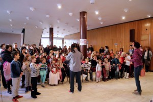 Dodela novogodišnjih paketića za decu bez roditeljskog staranja i decu sa posebnim potrebama