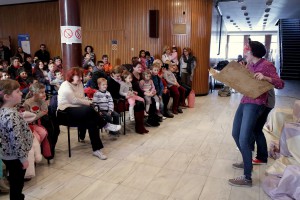 Dodela novogodišnjih paketića za decu bez roditeljskog staranja i decu sa posebnim potrebama