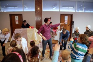 Dodela novogodišnjih paketića za decu bez roditeljskog staranja i decu sa posebnim potrebama