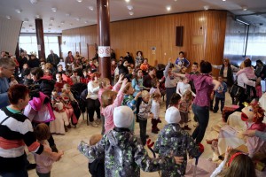 Dodela novogodišnjih paketića za decu bez roditeljskog staranja i decu sa posebnim potrebama