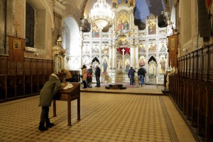 Badnji dan - litija kroz grad, kulturno umetnički program, paljenje badnjaka i narodno veselje