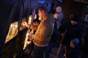 Badnji dan - litija kroz grad, kulturno umetnički program, paljenje badnjaka i narodno veselje