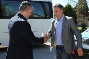 Obilazak renovirane fiskulturne sale OŠ "Sveti Sava" u Aleksandrovu