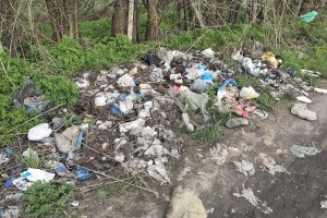 Migranti u improvizovanom kampu kod "Pionira"