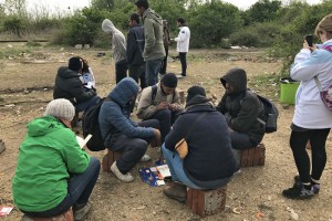 Migranti u improvizovanom kampu kod "Pionira"