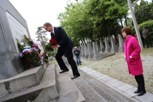 Polaganje venaca u Spomen parku povodom Dana pobede nad fašizmom