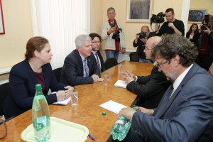 Ambasador SAD u poseti HNV