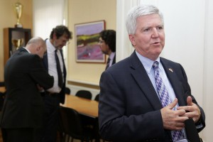 Ambasador SAD u poseti HNV