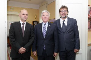 Ambasador SAD u poseti HNV