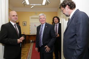 Ambasador SAD u poseti HNV