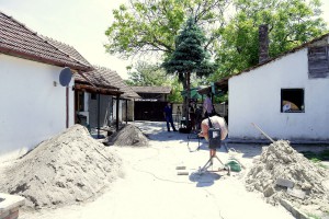 Poseta romskoj porodici koja je dobila sredstva u okviru projekta "Pružanje pomoći interno raseljenim licima u Srbiji"