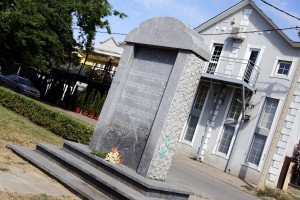 Polaganje venaca na spomenik stradalim Jevrejima