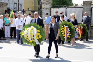 Polaganje venaca na spomenik stradalim Jevrejima