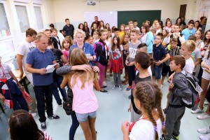 Akcija "Deci Kosmeta sa osmehom, zajedno u školskim klupama"