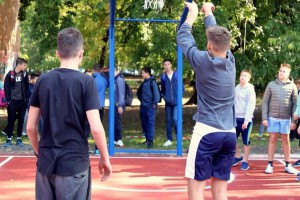 Obilazak obnovljenog sportskog terena sa tartan podlogom