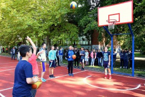 Obilazak obnovljenog sportskog terena sa tartan podlogom