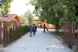 Obilazak obnovljenog sportskog terena sa tartan podlogom