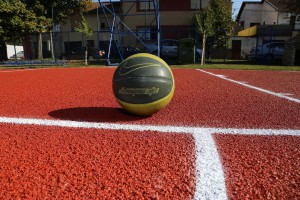 Predaja na upotrebu tartan terena za košarku