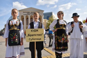 Nastup folklornih ansamblova u sklopu performansa "Mi smo kultura i nasleđe Srbije"