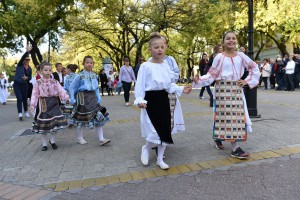 Nastup folklornih ansamblova u sklopu performansa "Mi smo kultura i nasleđe Srbije"