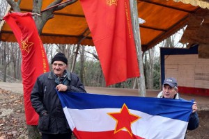 Polaganje venaca na skulturu Josipu Brozu Titu u Mini Jugoslaviji