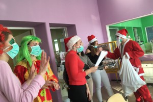 "Nasmejani pajaci" u poseti pedijatrijskom odeljenju