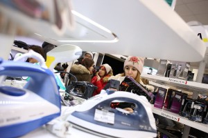 Puštanje lampiona ispred Robne kuće "Dudi Co"