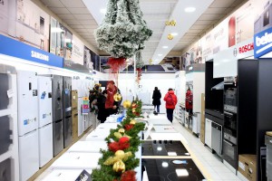 Puštanje lampiona ispred Robne kuće "Dudi Co"