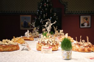 Izlozba Božićnjaka u vestibilu Gradske kuće