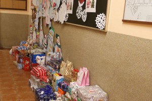 Paketići za decu OiSŠ "Dositej Obradović" i "Žarko Zrenjanin"