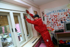 Donacija PVC prozora kompanije Joviste udruženju za pomoć osobama sa autizmom