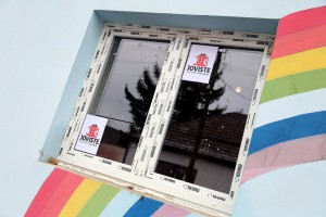 Donacija PVC prozora kompanije Joviste udruženju za pomoć osobama sa autizmom