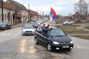 Povratak sa seče badnjaka u šumi na Makovoj sedmici