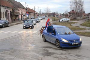 Povratak sa seče badnjaka u šumi na Makovoj sedmici