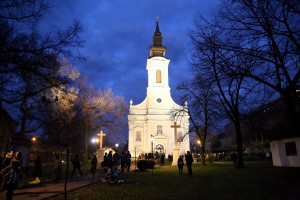 Badnji dan u Subotici - Litija kroz grad, umetnički program i paljenje badnjaka na Trgu