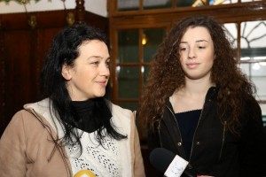 Uručenje ugovora za kupovinu seoskih kuća sa okućnicom