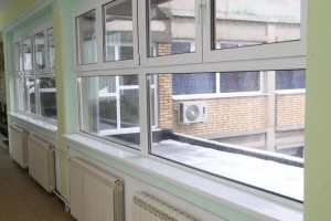 Poseta pokrajinskog sekretara školi povodom završenih radova na ugradnji PVC stolarije