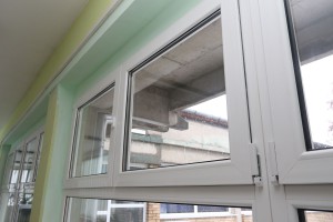 Poseta pokrajinskog sekretara školi povodom završenih radova na ugradnji PVC stolarije