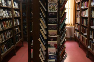 Police prepune knjiga različitih žanrova