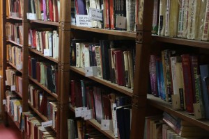 Police prepune knjiga različitih žanrova