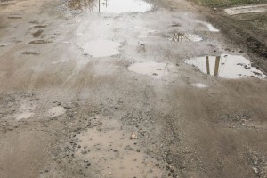 Neasfaltirana Sutjeska ulica u MZ "Zorka"