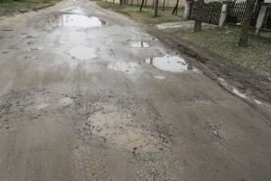 Neasfaltirana Sutjeska ulica u MZ "Zorka"