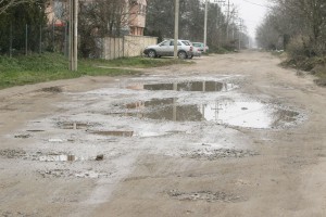 Neasfaltirana Sutjeska ulica u MZ "Zorka"