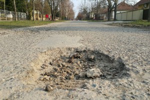 Rupe na putevima