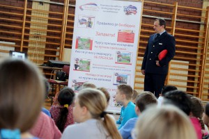 Predavanje o osnovnim pravilima bezbednog i pravilnog ponašanja u blizini pruge i na putnim prelazima