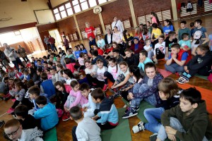 Predavanje o osnovnim pravilima bezbednog i pravilnog ponašanja u blizini pruge i na putnim prelazima