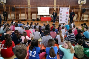 Predavanje o osnovnim pravilima bezbednog i pravilnog ponašanja u blizini pruge i na putnim prelazima