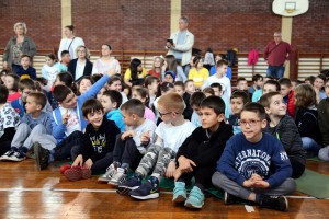 Predavanje o osnovnim pravilima bezbednog i pravilnog ponašanja u blizini pruge i na putnim prelazima