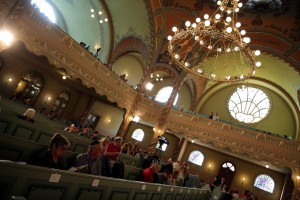 Unošenje svete knjige "Tore"