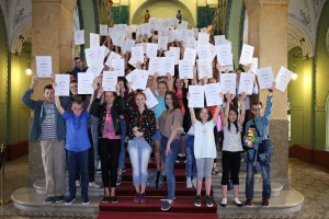 Dodela diploma učenicima na takmičenjima iz srpskog jezika